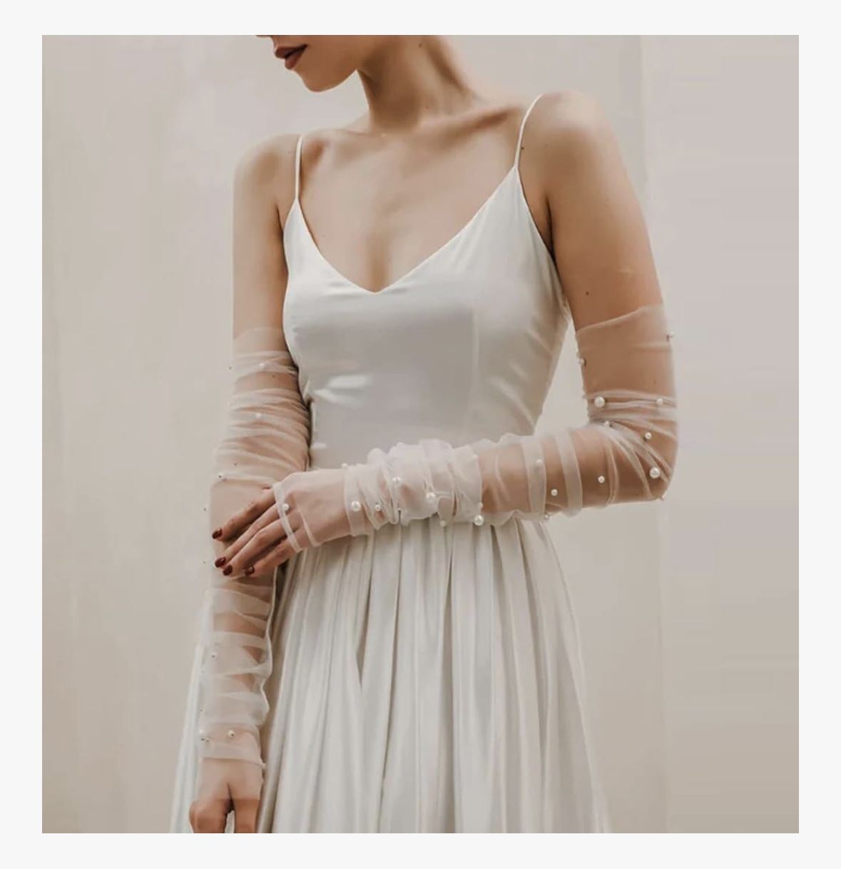 Wedding tulle gloves with pearls
