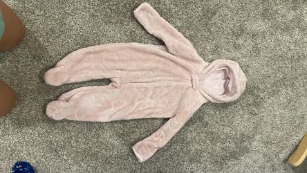 Pink winter fuzzy outfit 6-9m for baby
