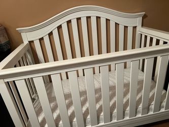 White crib