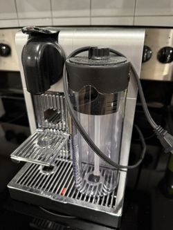 Nespresso Lattissima Pro Espresso Machine by De'Longhi with Milk Frother, Silver