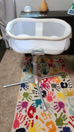Halo Bassinest Swivel Sleeper Bassinet