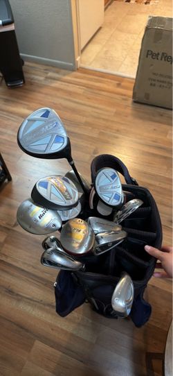 Women’s RH Golf Club Set with Titleist Stand Bag