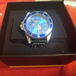 Invicta Pro Diver Men's Blue Dial Wristwatch, Black Leather Band, Quartz, 100m
