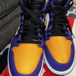 Air Jordan 1 Mid Lakers