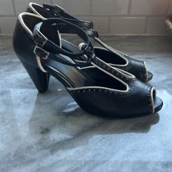 Vintage Inspired Size 7 Shoes