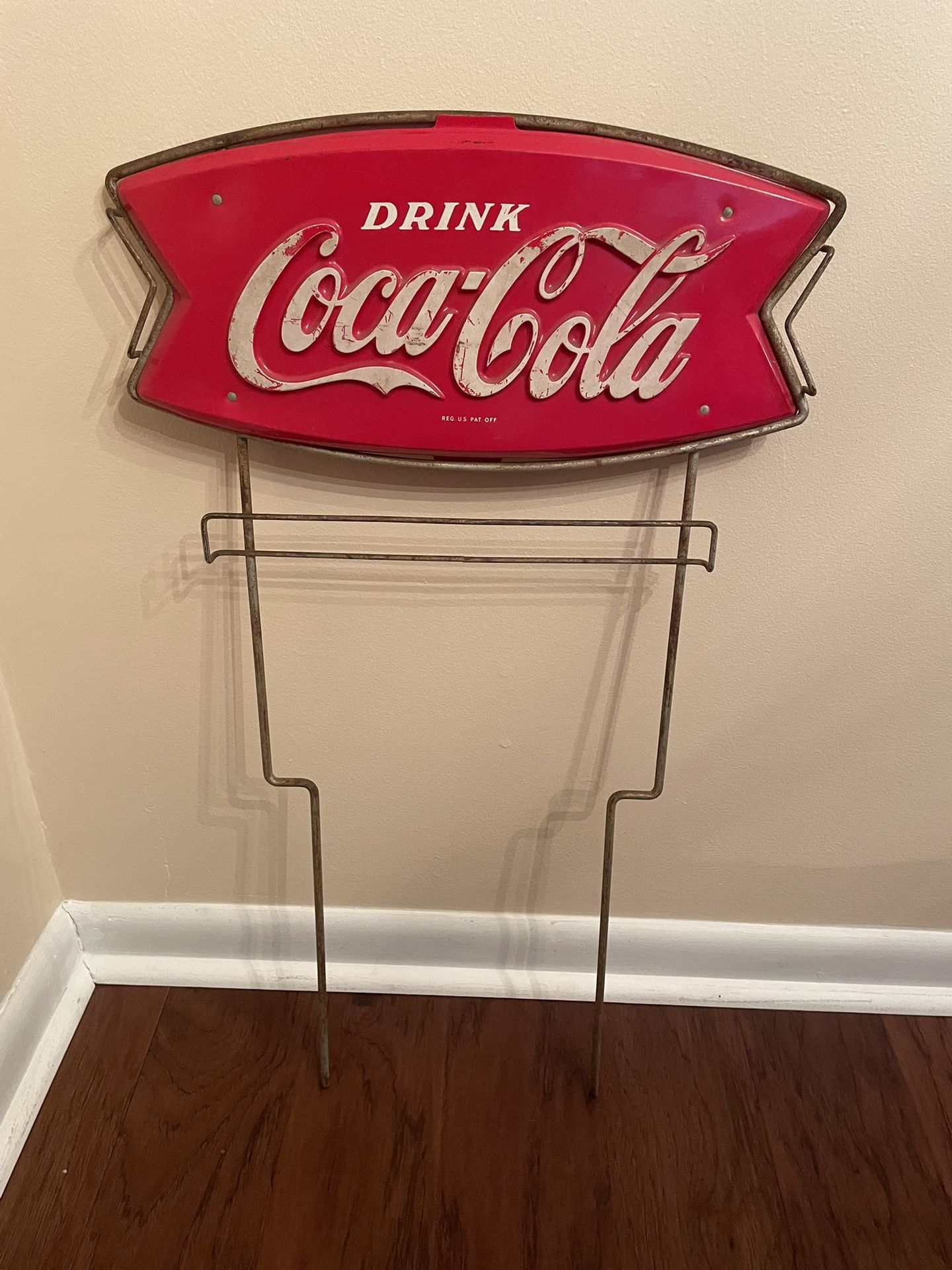 VINTAGE 1950'S COCA-COLA FISHTAIL COKE SODA METAL DISPLAY RACK SIGN