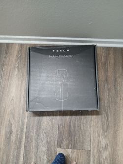 Tesla mobile connector