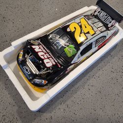 Jeff Gordon autographed 1:24 scale diecast National Guard Year of the NCO 1/300