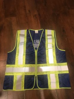 Safety vest never worn size 2xl pickup In Southwest Bakersfield