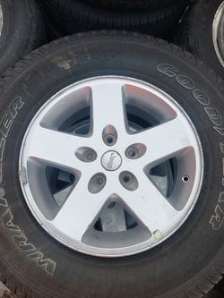 Jeep wheels and tires 255 75 r17