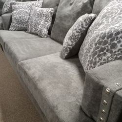 Nailhead Stunning Nice Couch And Loveseat