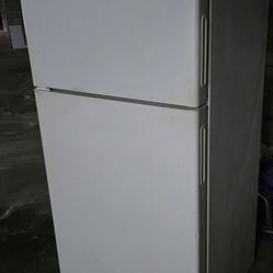 15 Cu ft White Refrigerator Obo W Hollywood
