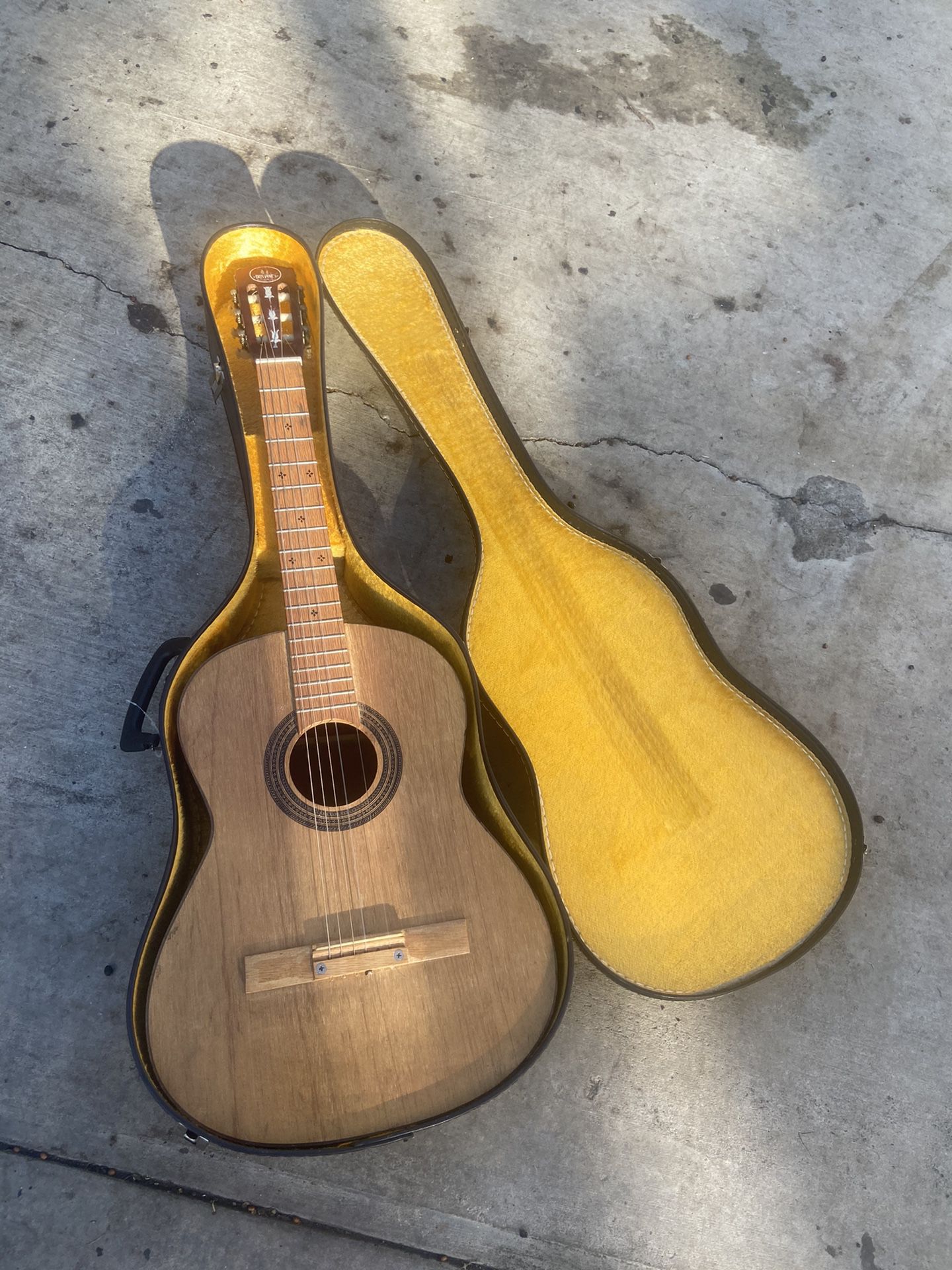 Dos Pinos Paracho Spanish Classical Nylon Guitar Guittara de Michoacán Mexico