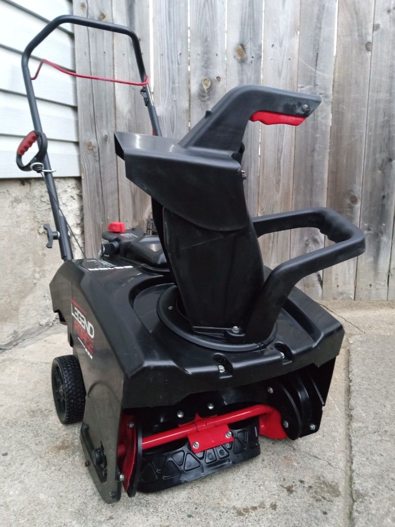 Legend Force - Briggs And Stratton 18" Inch Single Stage Gas Snowblower 