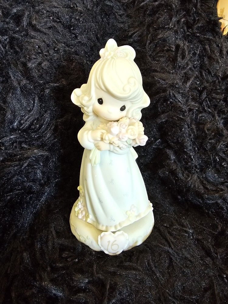 Vintage Precious Moments Figurine