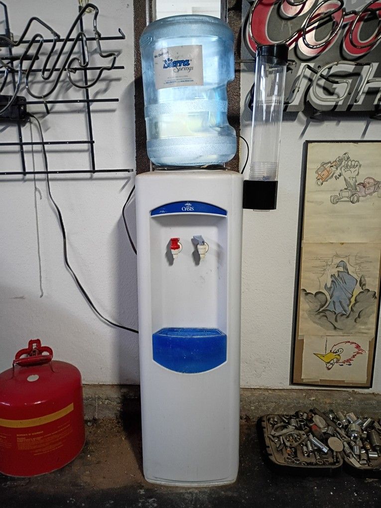 Oasis Water Cooler And Hot Water With Bottle And Cup Holder Works Perfect