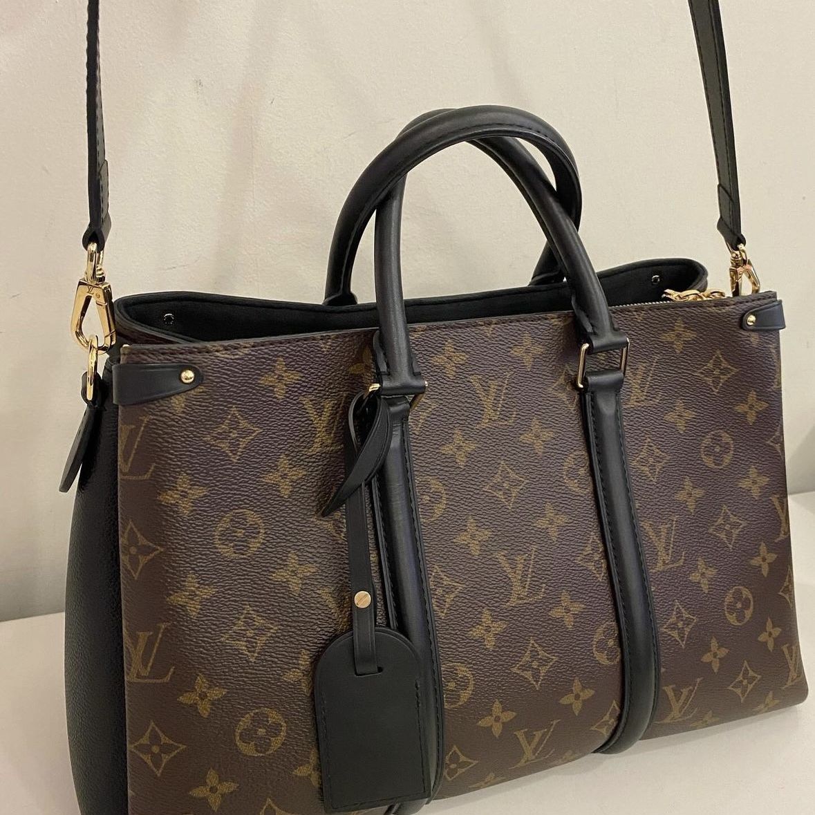 Verified Louis Vuitton handbag With Crossbody Strap