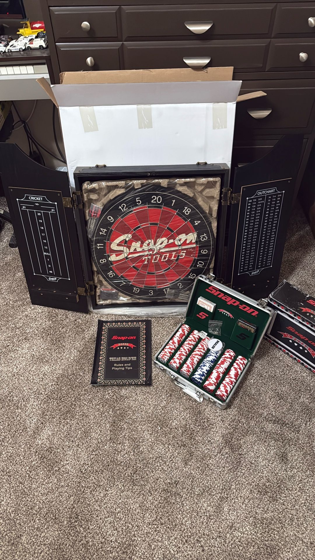 Snap On Dartboard & Poker Set