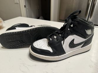 Air Jordan Mid Panda Youth Size 4