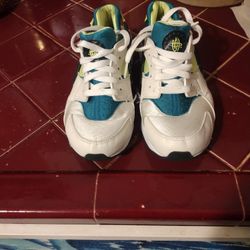 I HAVE KID TENNIS THERE IN GOOD SHAPE!  