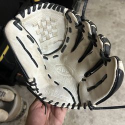 12” Wilson A950 Fast Pitch Glove