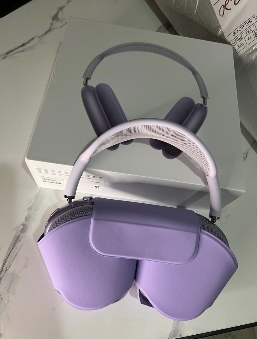 Purple AirPod Maxs USB-C