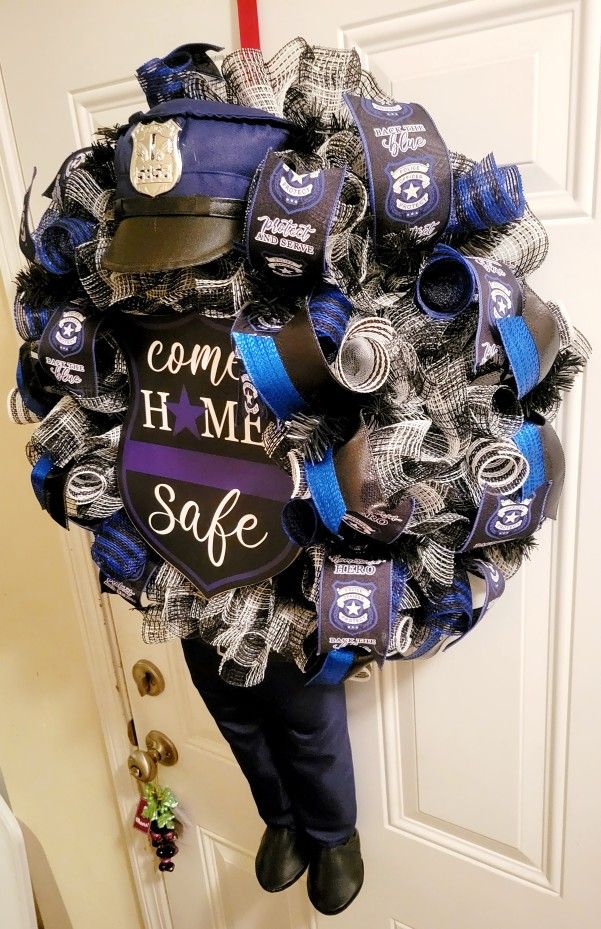 Officer Wreath. If It´s Posted It´s Available. Household