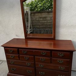 BEAUTIFUL QUALITY CHERRY DRESSER WITH MIRROR CAN DELIVER LOCAL IF NEEDED