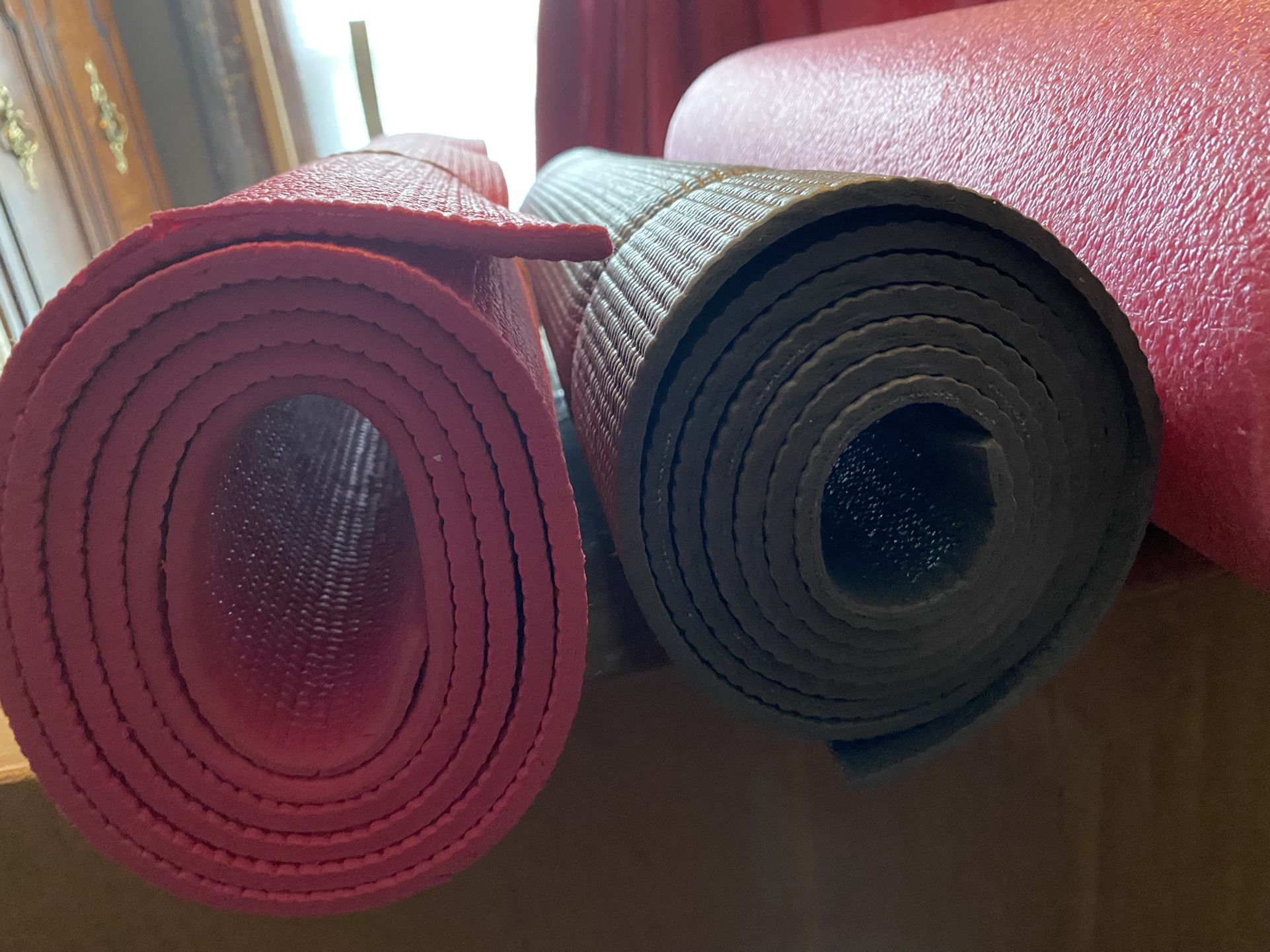 2 Yoga Mats & Form Roll