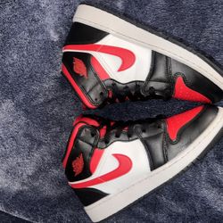 Jordan 1 Mid
