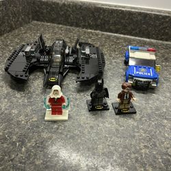 Batman Beyond Batarang with Extending Wings Prop Replica & 3 Batman minifigs, Bruce Wayne & Alfred