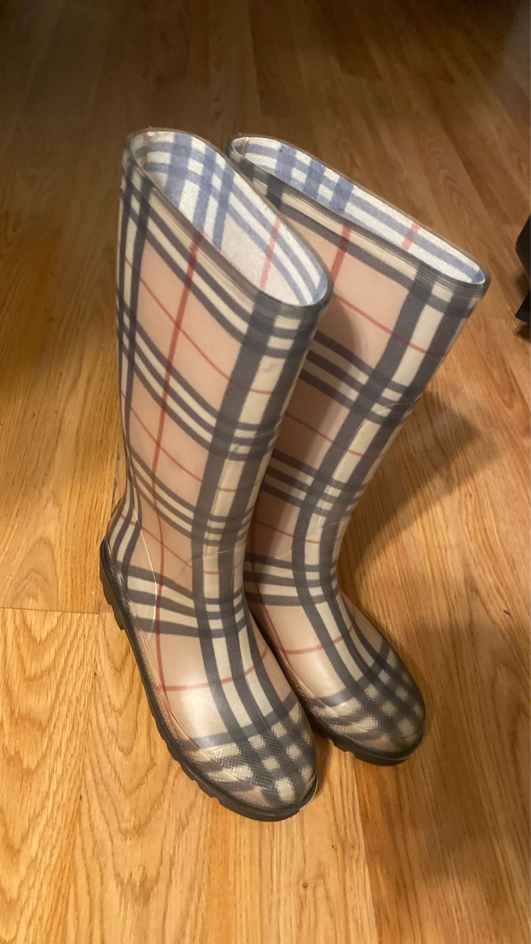 Burberry raining boots size 8.