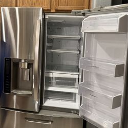 GE Refrigerator For Parts Only 