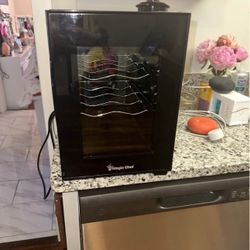 Magic Chef MCWC6B 6-Bottle Black Wine Cooler