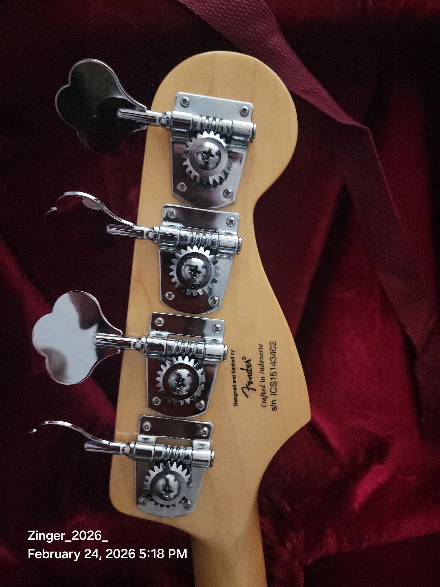 Left handed bass. Squire. Perfect condition. Comes with gig bag