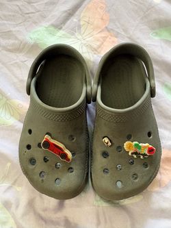 Croks de Nino size 9