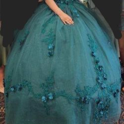 Quinceñera Dress/ Crown/ Bouquet 