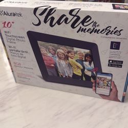 Aluratek ASHDPWM10S 10" LCD Digital Photo Frame w/8GB Built-In Mem & USB SD/SDHC Support, Black
