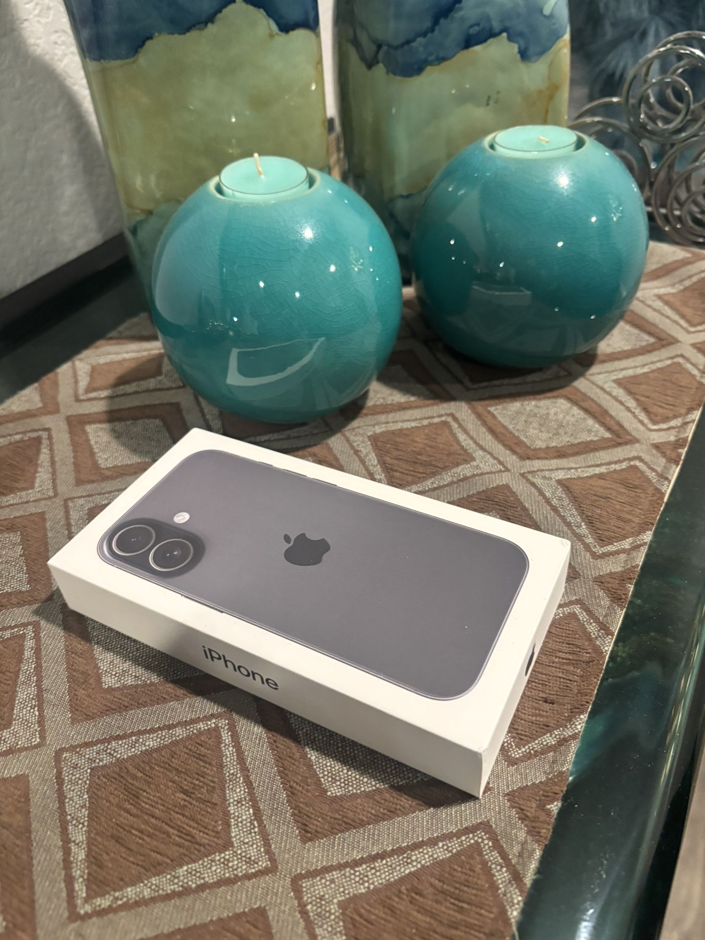 I P H O N E.   17.    Brand New. Unopened 2 5 6 Gb 