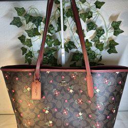 Coach City Tote in Signature Canvas with Heart Petal Print (Style No. C7616)