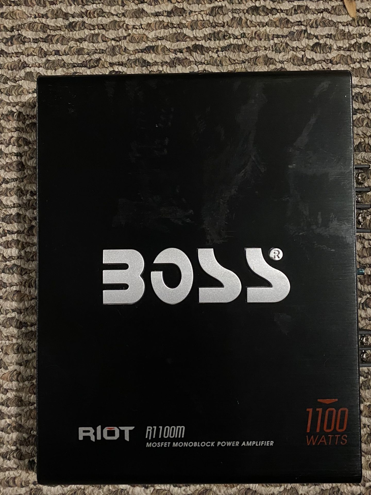 BOSS Riot R1100M Mono block Amp