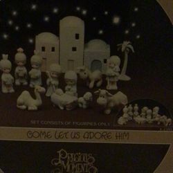 Vintage 1982 Precious Moments Porcelain Nativity Collectible Miniatures 