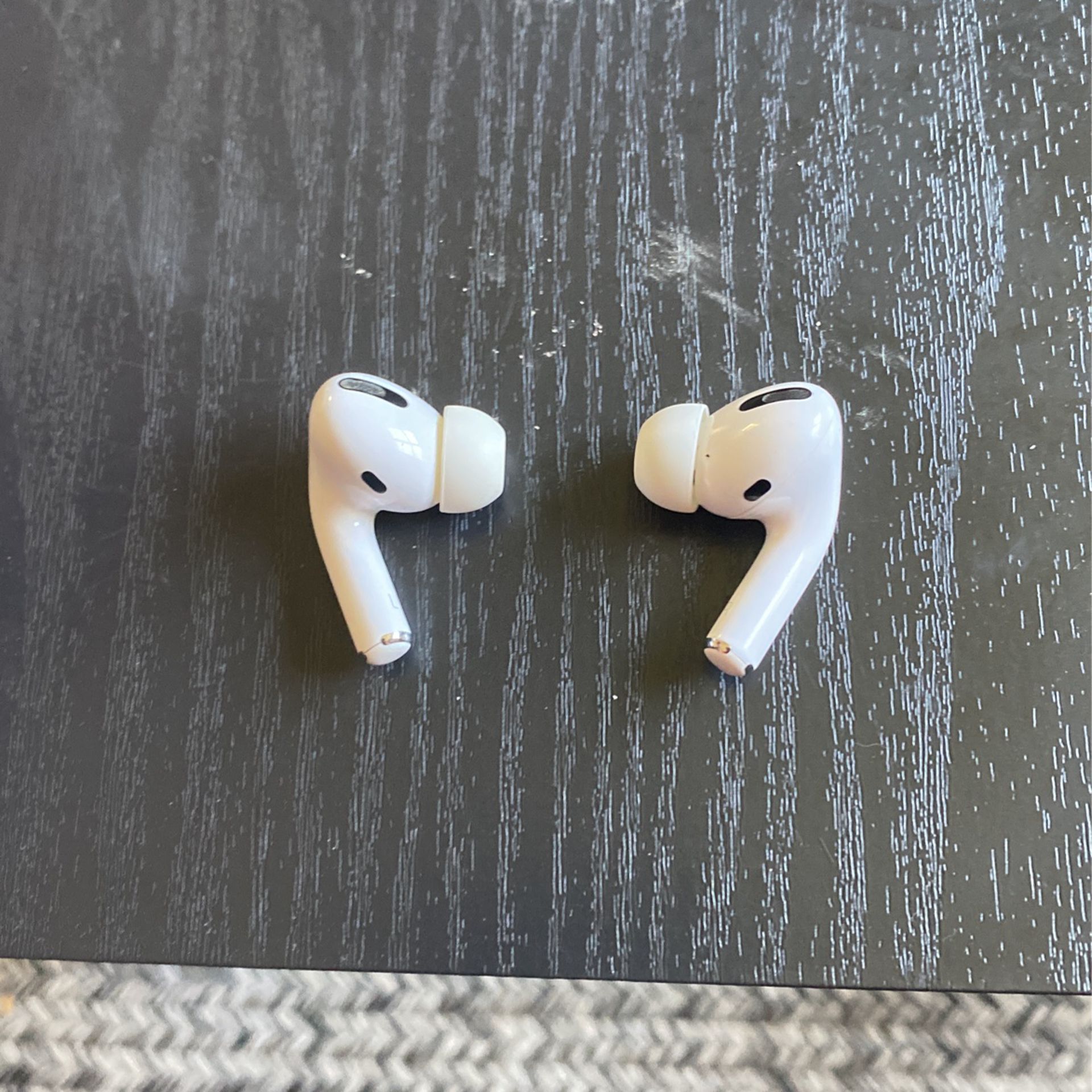 AirPods Pro (only Buds)
