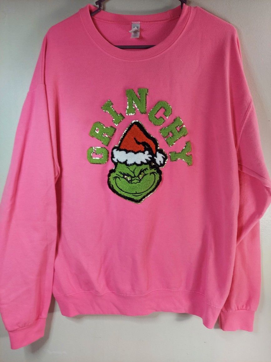 Woman's Christmas Sweater! Must Pick Up