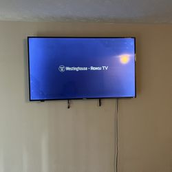 58 Inch Roku Smart tv With Remote 