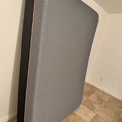 Queen sized mattress for sale - looking for it to go ASAP!!