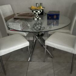 Dining table And 4 Chair Set 