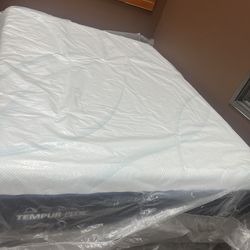 Brand New Tempurpedic Queen Size Luxe Adapt Soft Mattress And Box Spring