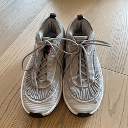 Size 10.5 Nike basketball shoes