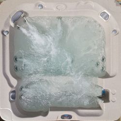 large and beautiful refurbished 6-Person 2007 Cal Spa/ hot tub/spa for sale

